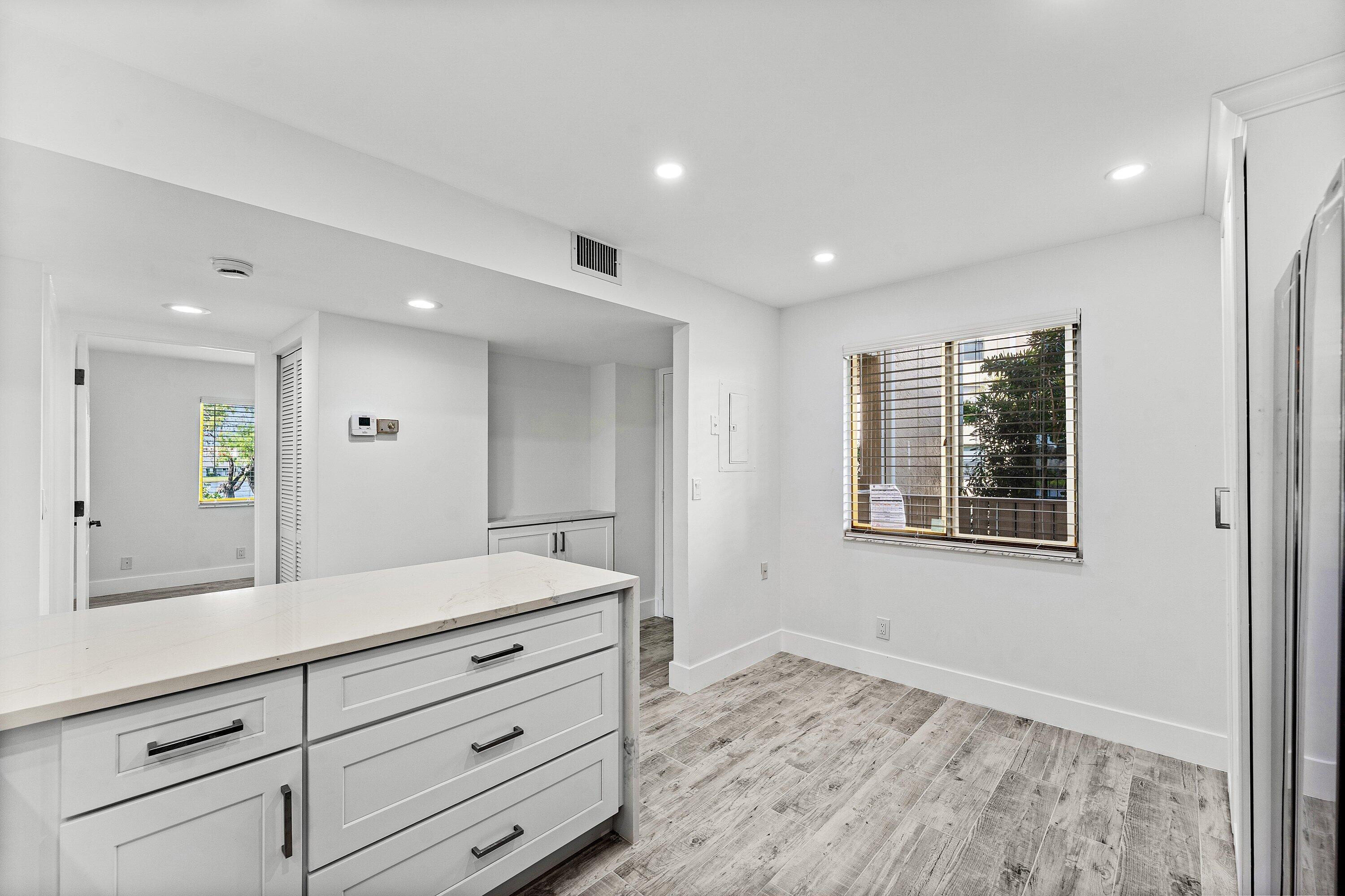 HUNTINGTON LAKES SEC THREE CONDOS - Residential