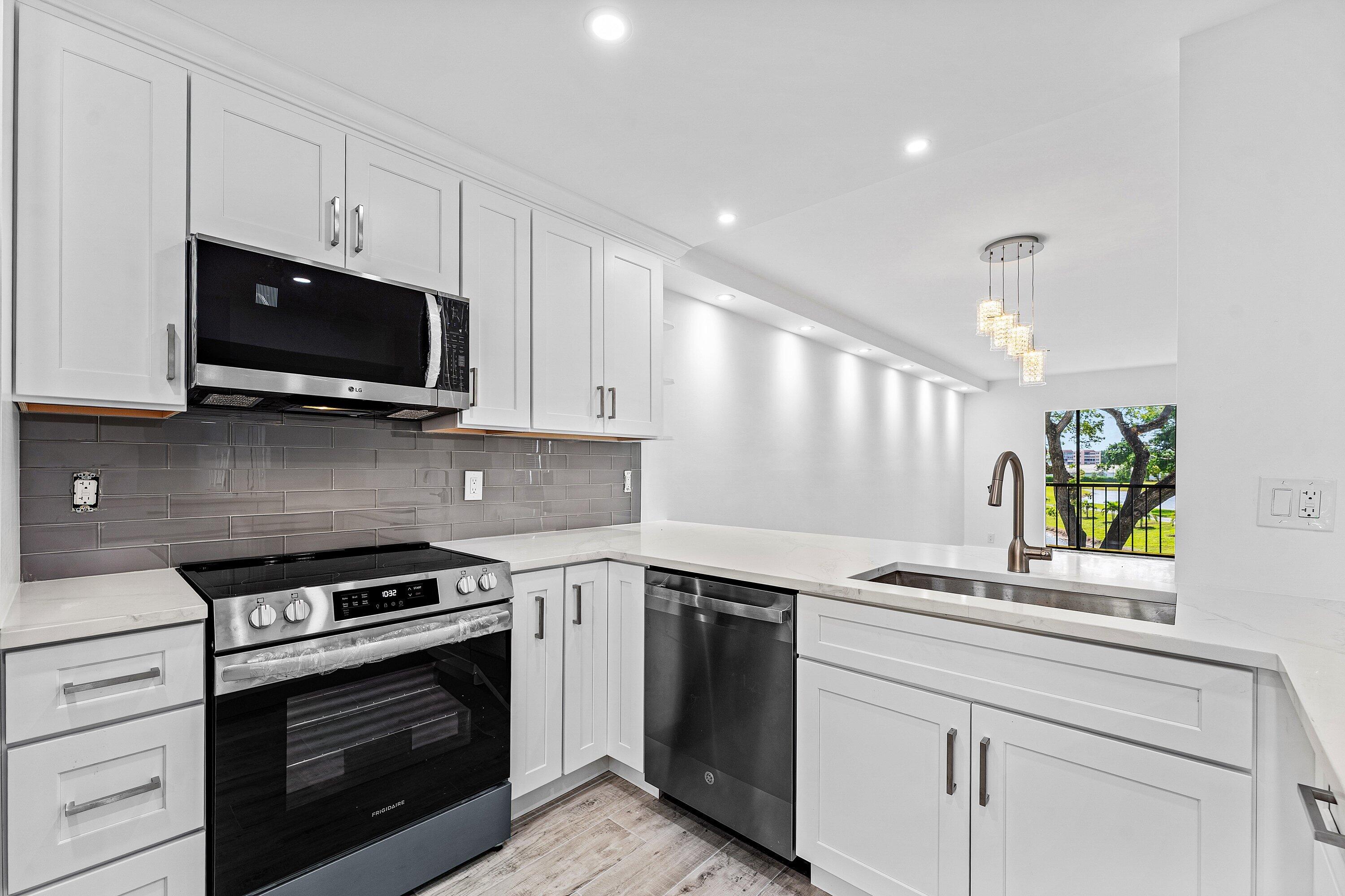 HUNTINGTON LAKES SEC THREE CONDOS - Residential