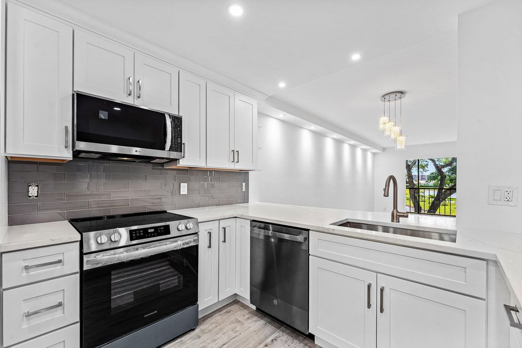 Photo of 7192 Huntington Lane #208, Delray Beach, FL 33446 (MLS # B26019562)