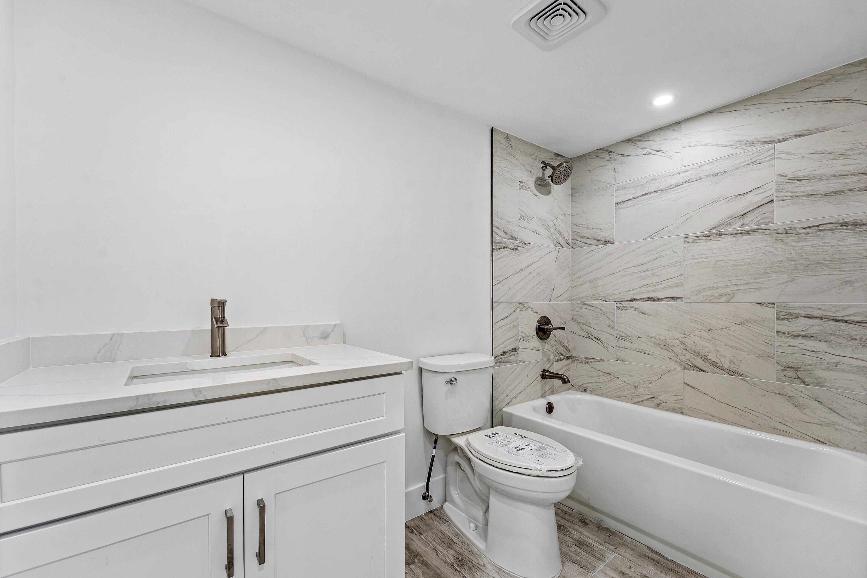 HUNTINGTON LAKES SEC THREE CONDOS - Residential