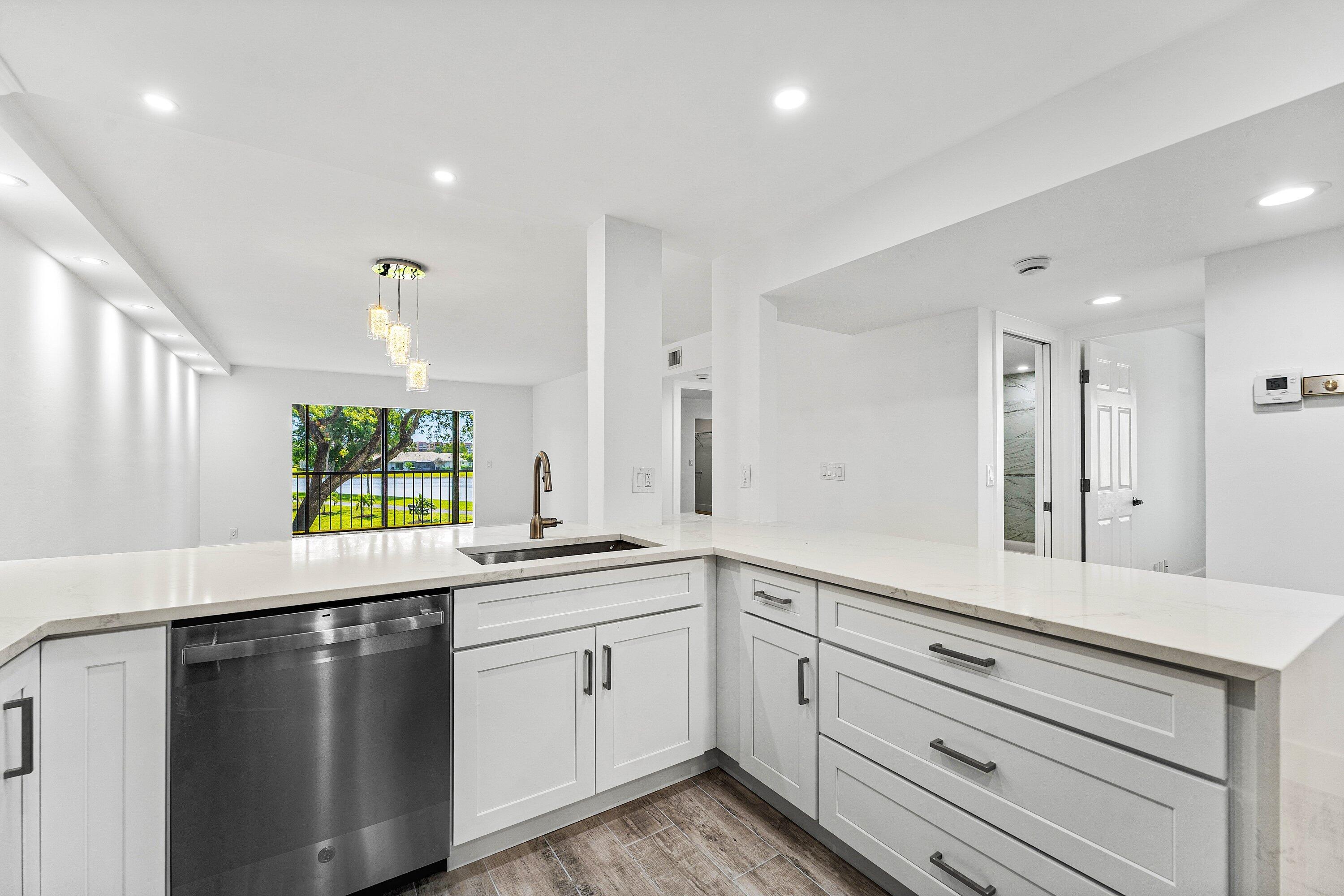 HUNTINGTON LAKES SEC THREE CONDOS - Residential