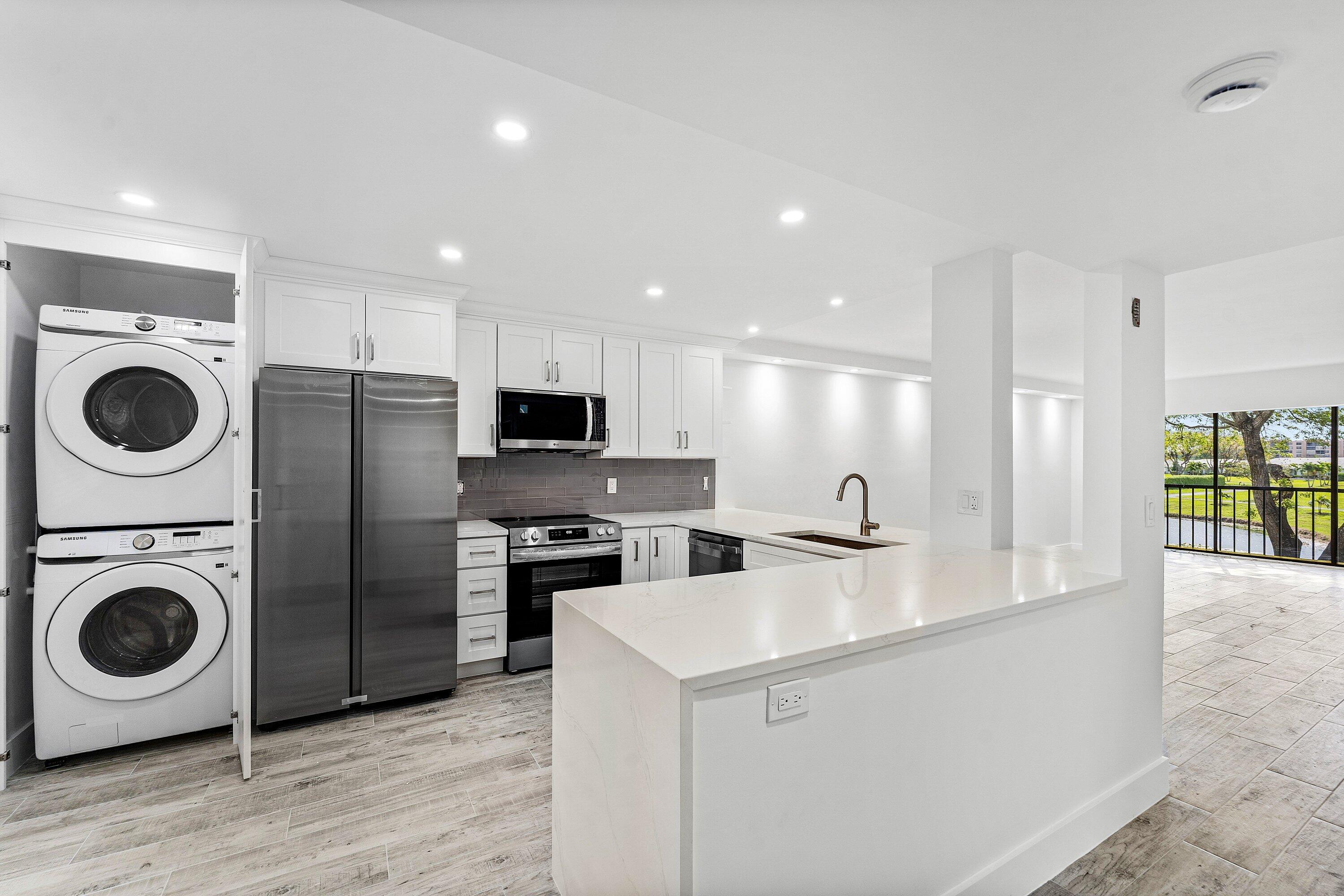 HUNTINGTON LAKES SEC THREE CONDOS - Residential