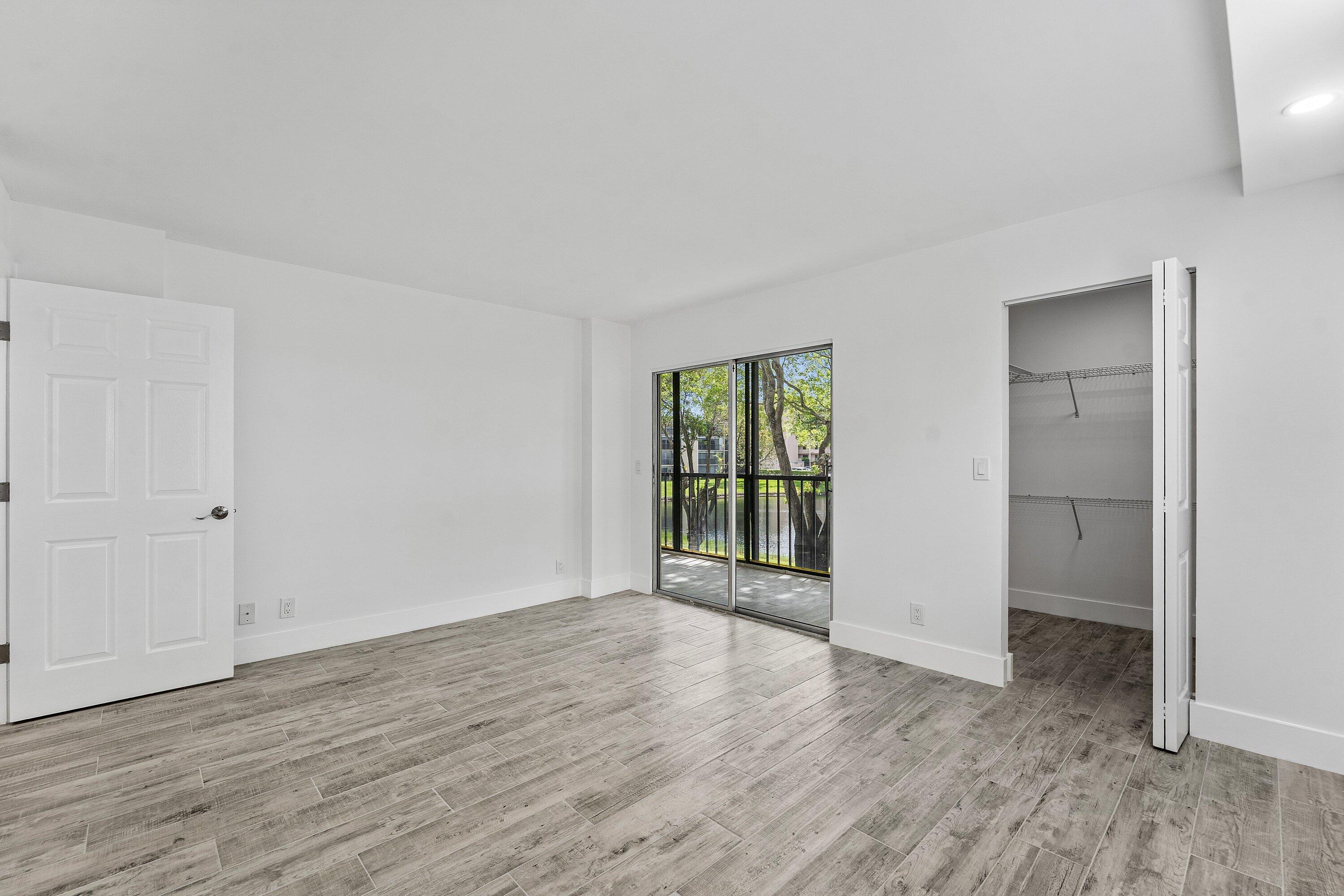 HUNTINGTON LAKES SEC THREE CONDOS - Residential