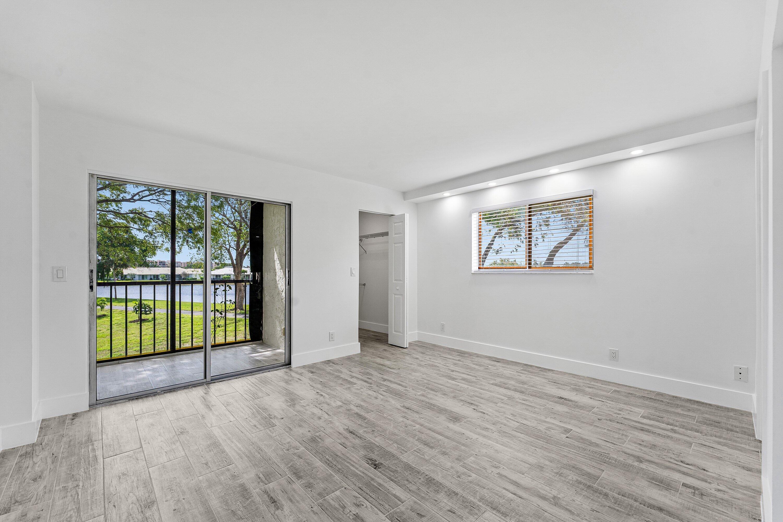 HUNTINGTON LAKES SEC THREE CONDOS - Residential