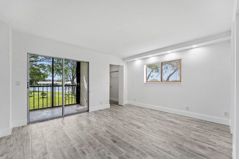 Tiny photo for 7192 Huntington Lane #208, Delray Beach, FL 33446 (MLS # B26019562)
