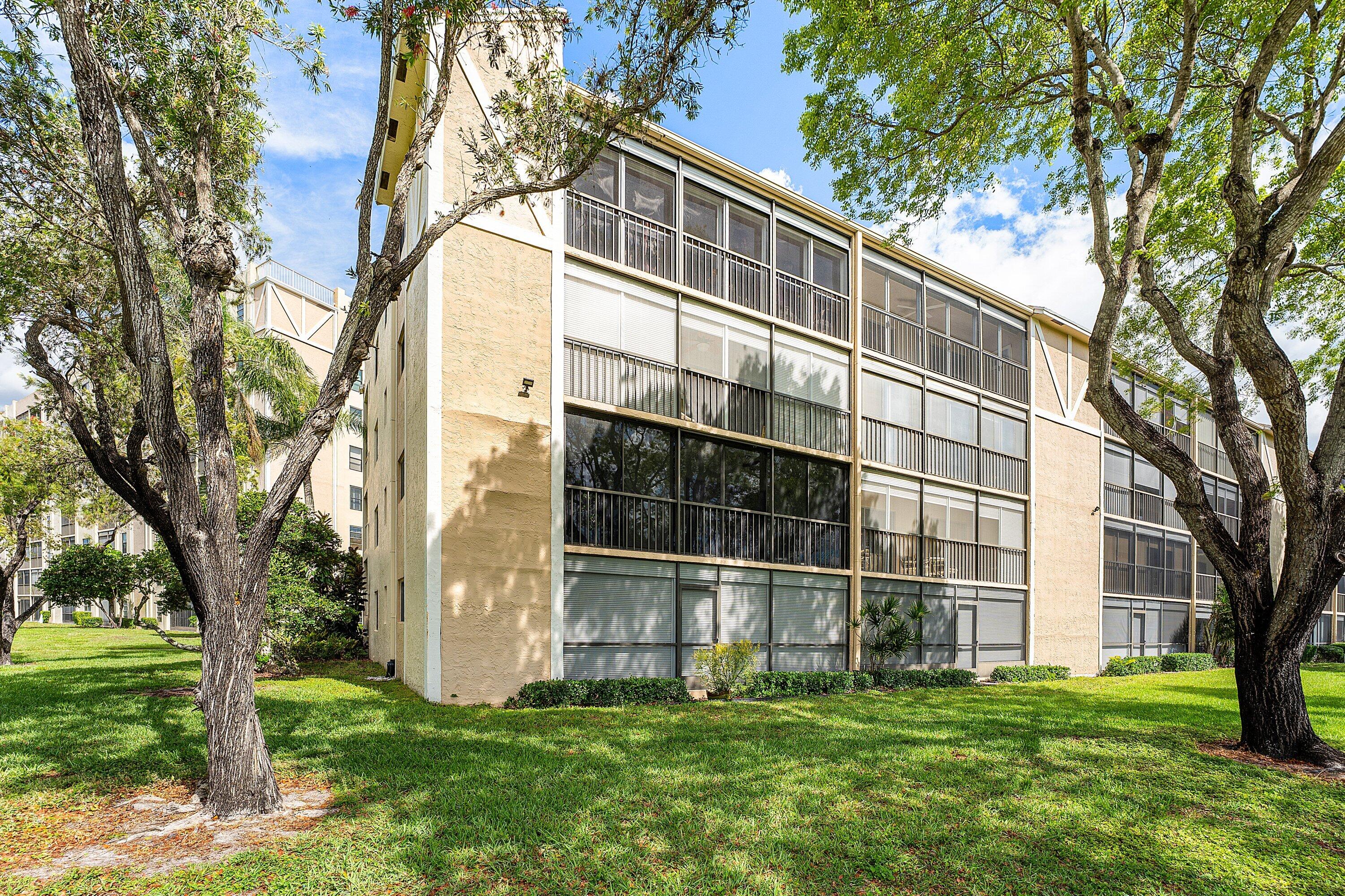 HUNTINGTON LAKES SEC THREE CONDOS - Residential