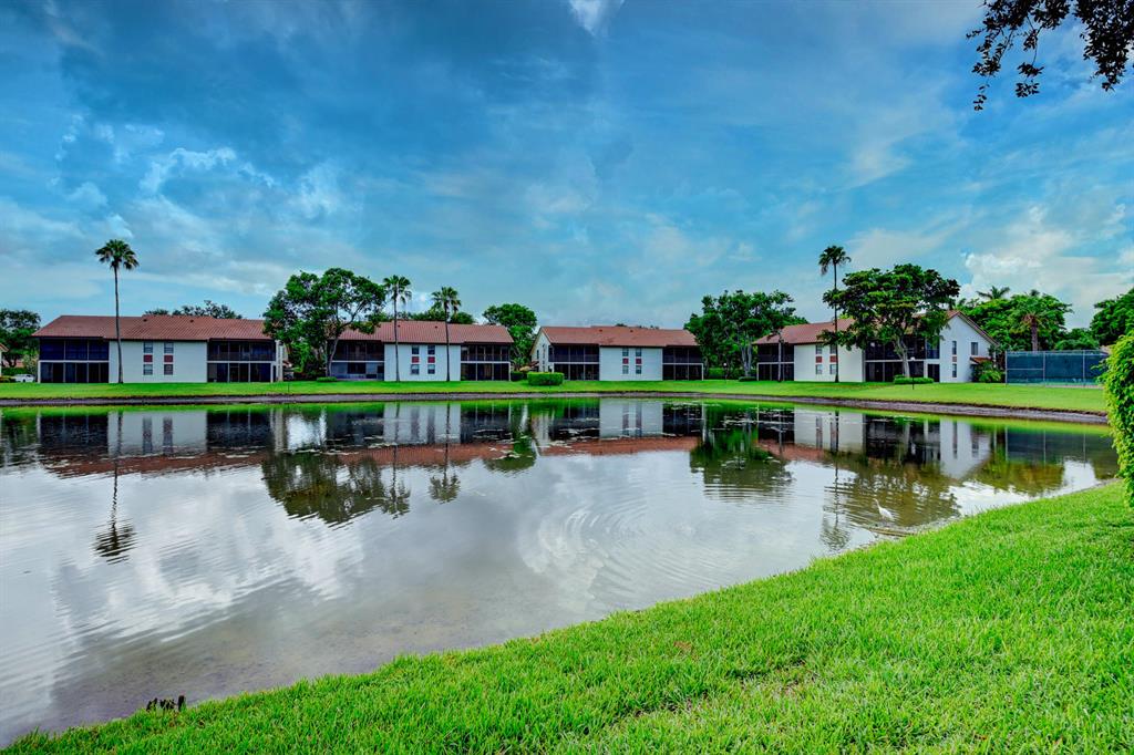 Palm Chase Lakes - Residential
