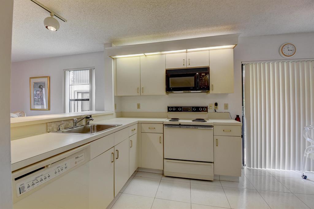 Palm Chase Lakes - Residential