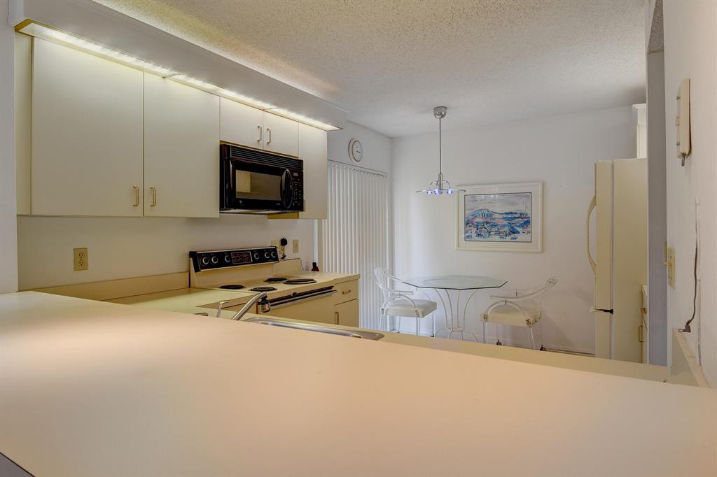 Palm Chase Lakes - Residential