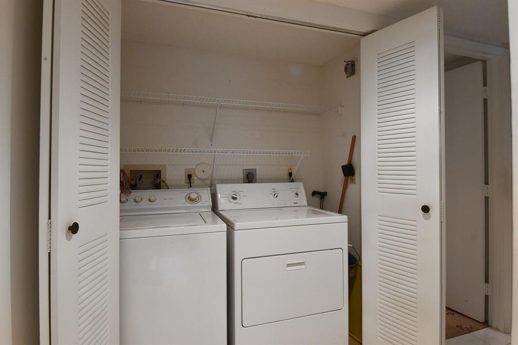 Palm Chase Lakes - Residential