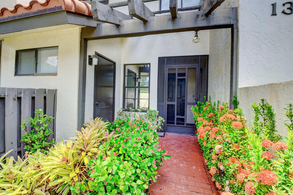 Palm Chase Lakes - Residential