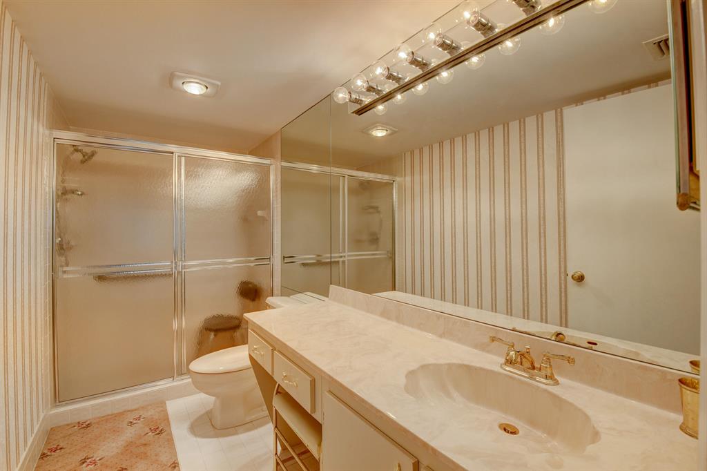 Palm Chase Lakes - Residential