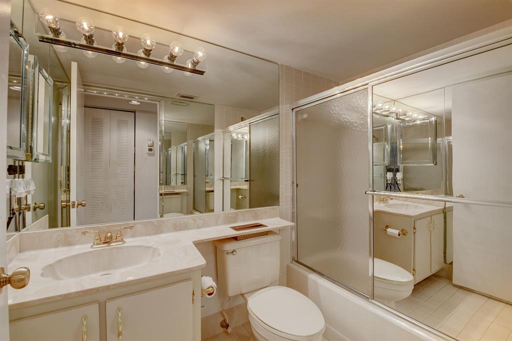 Palm Chase Lakes - Residential