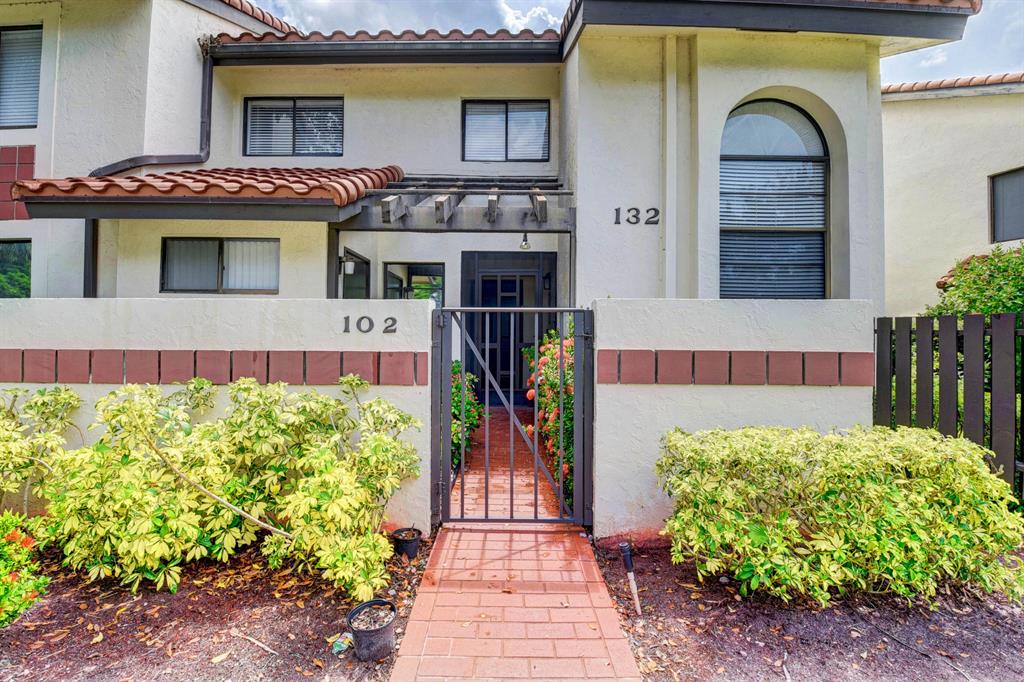 Palm Chase Lakes - Residential