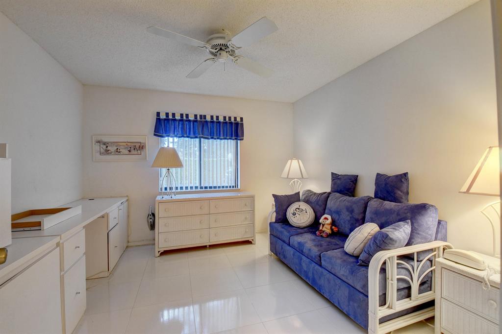 Palm Chase Lakes - Residential