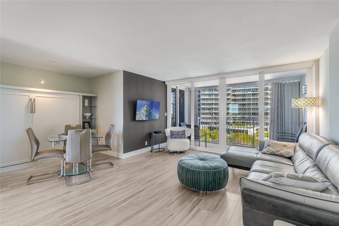 2200 NE 33rd Avenue 8G