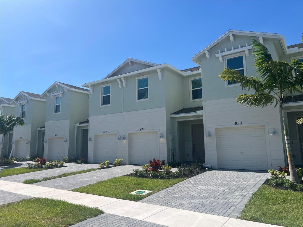 Photo of 655 SE Lake Falls Street, Port Saint Lucie, FL 34984 (MLS # F10537513)