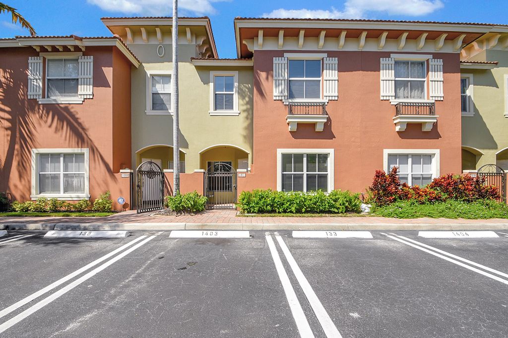 Photo of 131 Lake Monterey Circle, Boynton Beach, FL 33426 (MLS # R10924092)