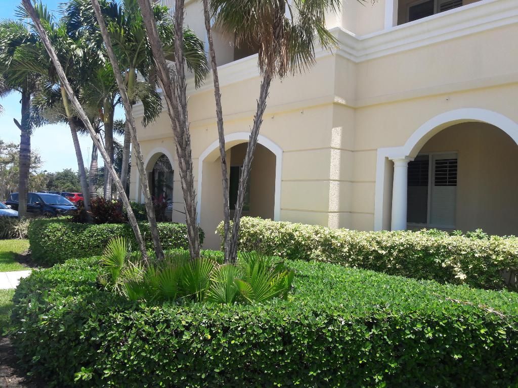 Photo of 37 Harbour Isle Drive E #101, Fort Pierce, FL 34949 (MLS # R11131179)
