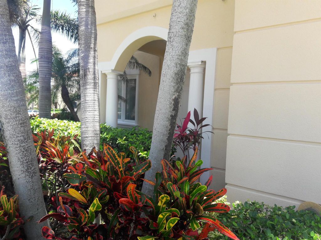 Photo of 37 Harbour Isle Drive E #101, Fort Pierce, FL 34949 (MLS # R11131179)