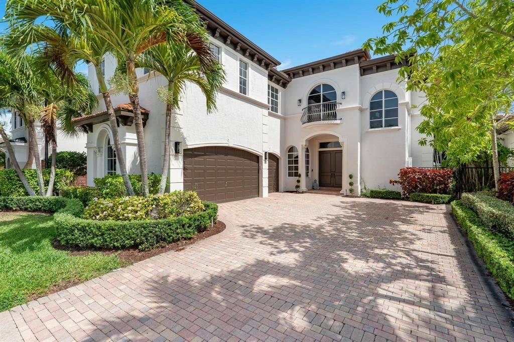 Photo of 6221 Via Venetia N, Delray Beach, FL 33484 (MLS # R10723822)