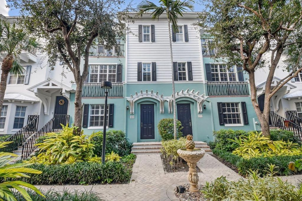 Photo of 369 W Mallory Circle, Delray Beach, FL 33483 (MLS # R11158785)