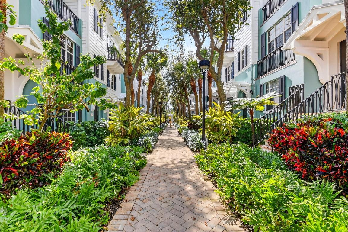 369 W Mallory Circle