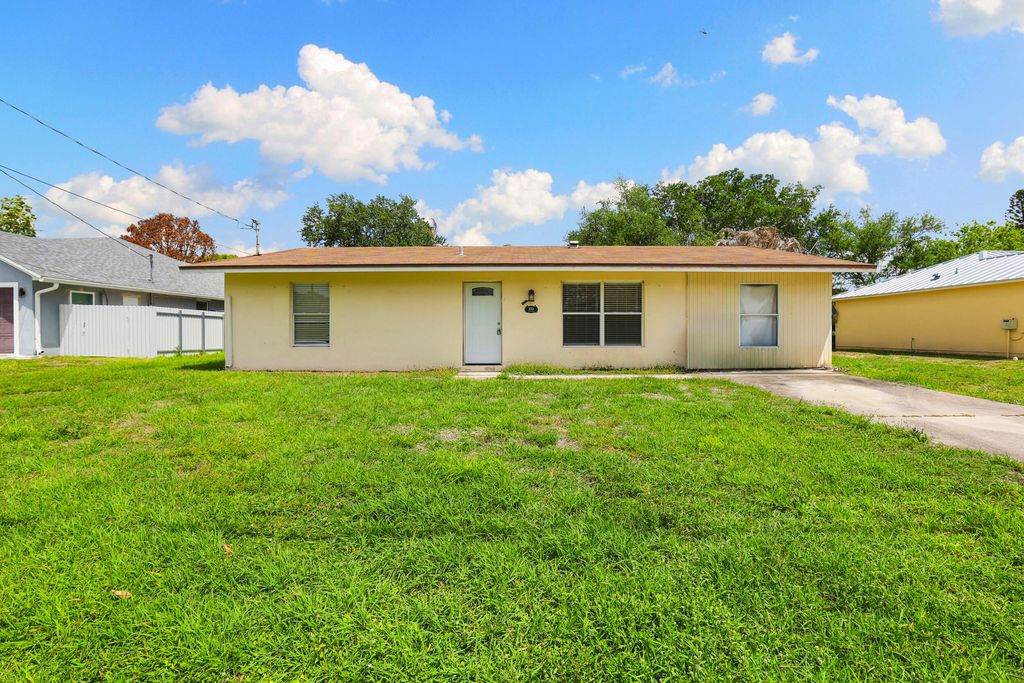 Photo of 333 SW Lucero Drive, Port Saint Lucie, FL 34983 (MLS # B26019406)