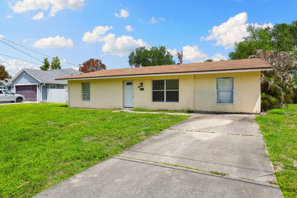 Photo of 333 SW Lucero Drive, Port Saint Lucie, FL 34983 (MLS # B26019406)