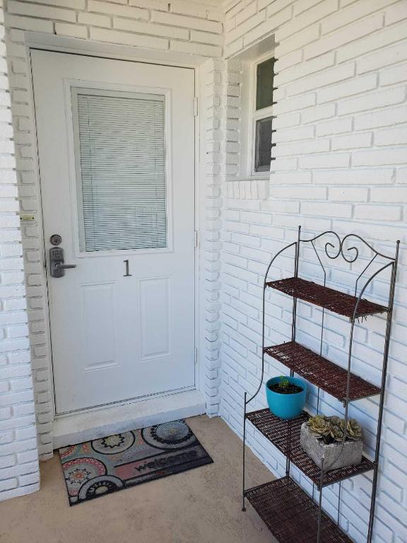 YACHT HARBOR - Residential Lease