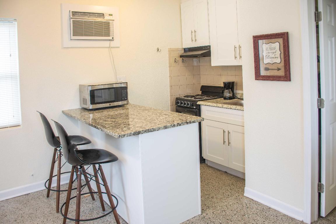 YACHT HARBOR - Residential Lease