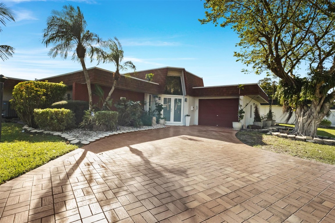 5702 Melaleuca Drive