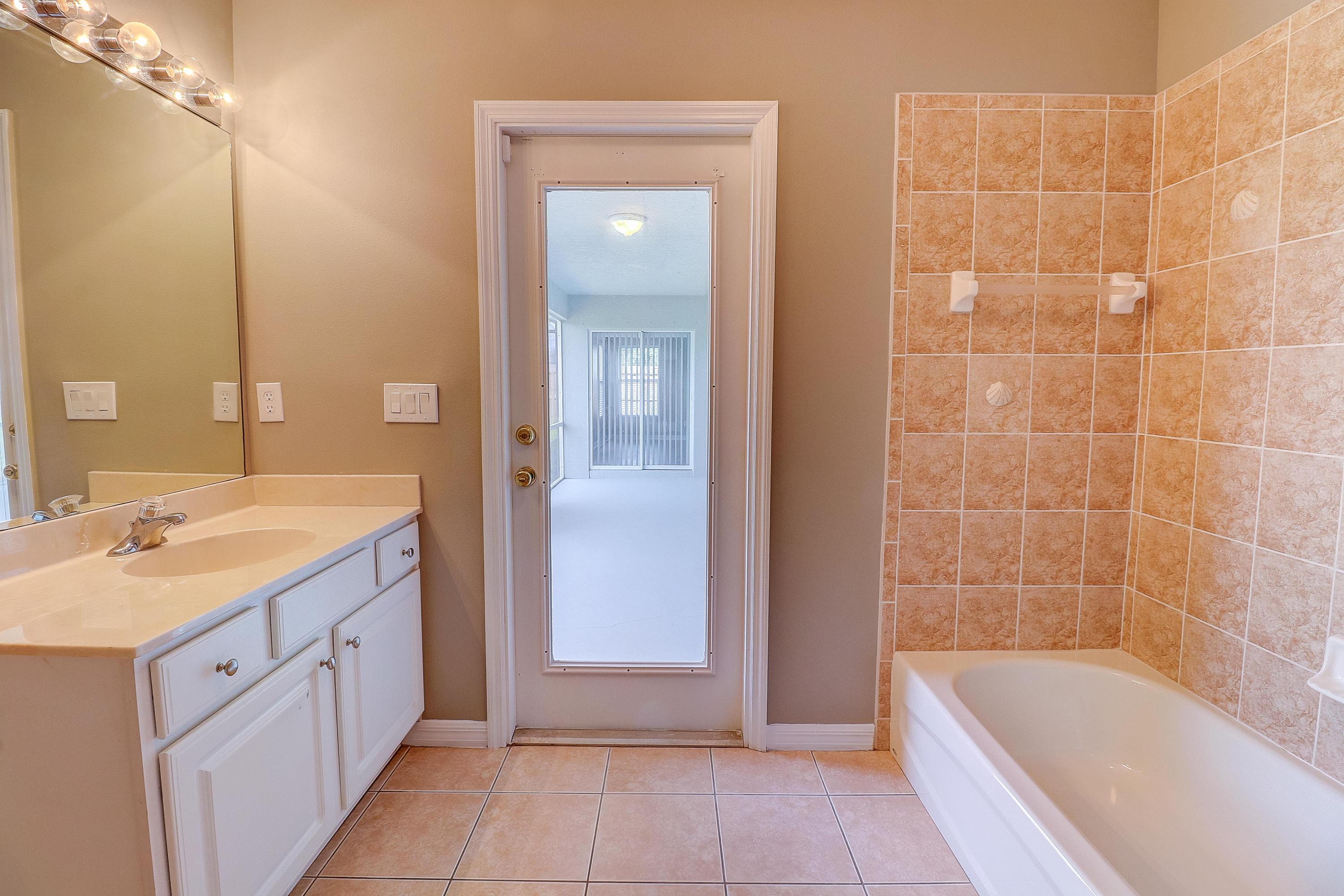 PORT ST LUCIE SECTION 10 - Residential Lease