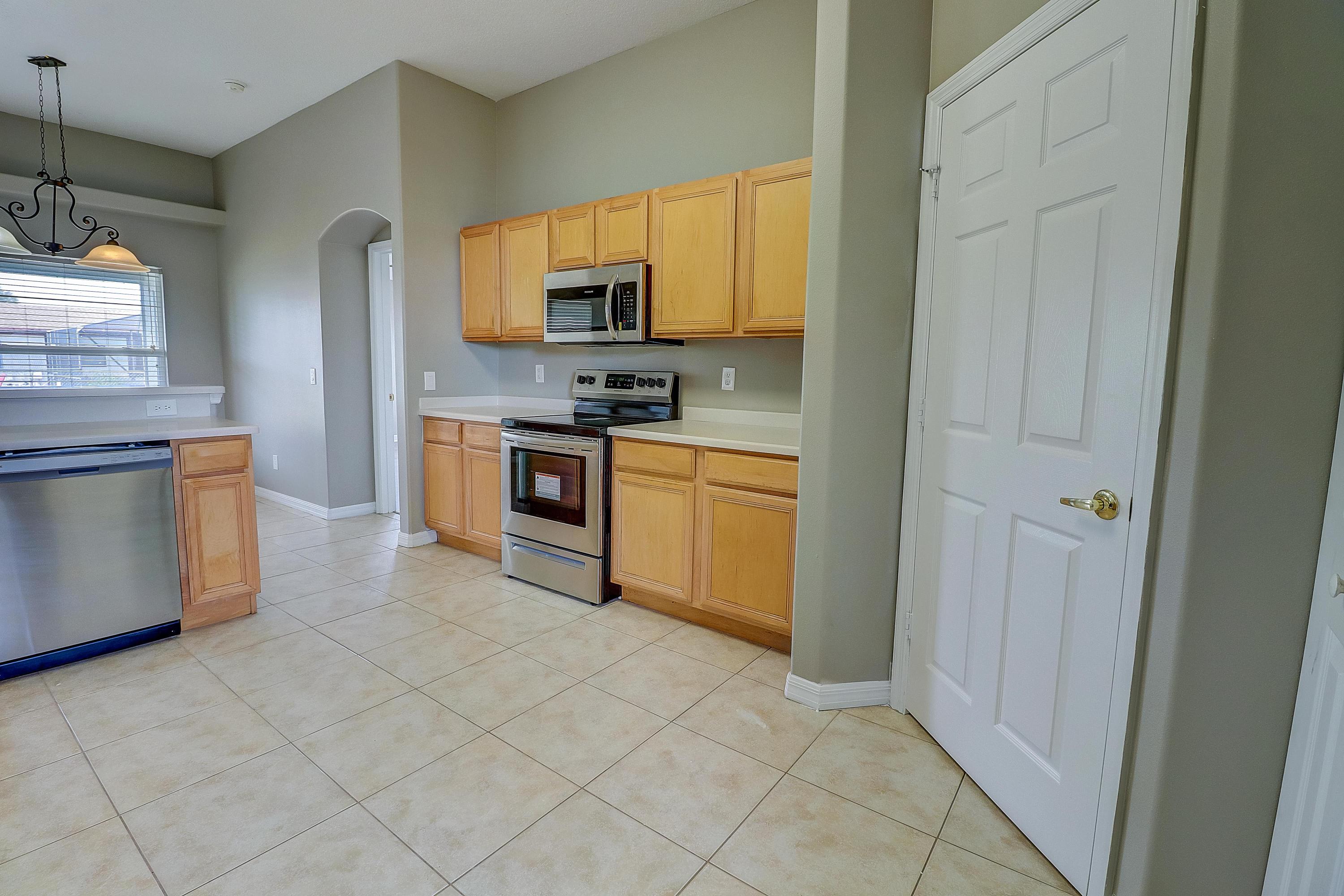 PORT ST LUCIE SECTION 10 - Residential Lease