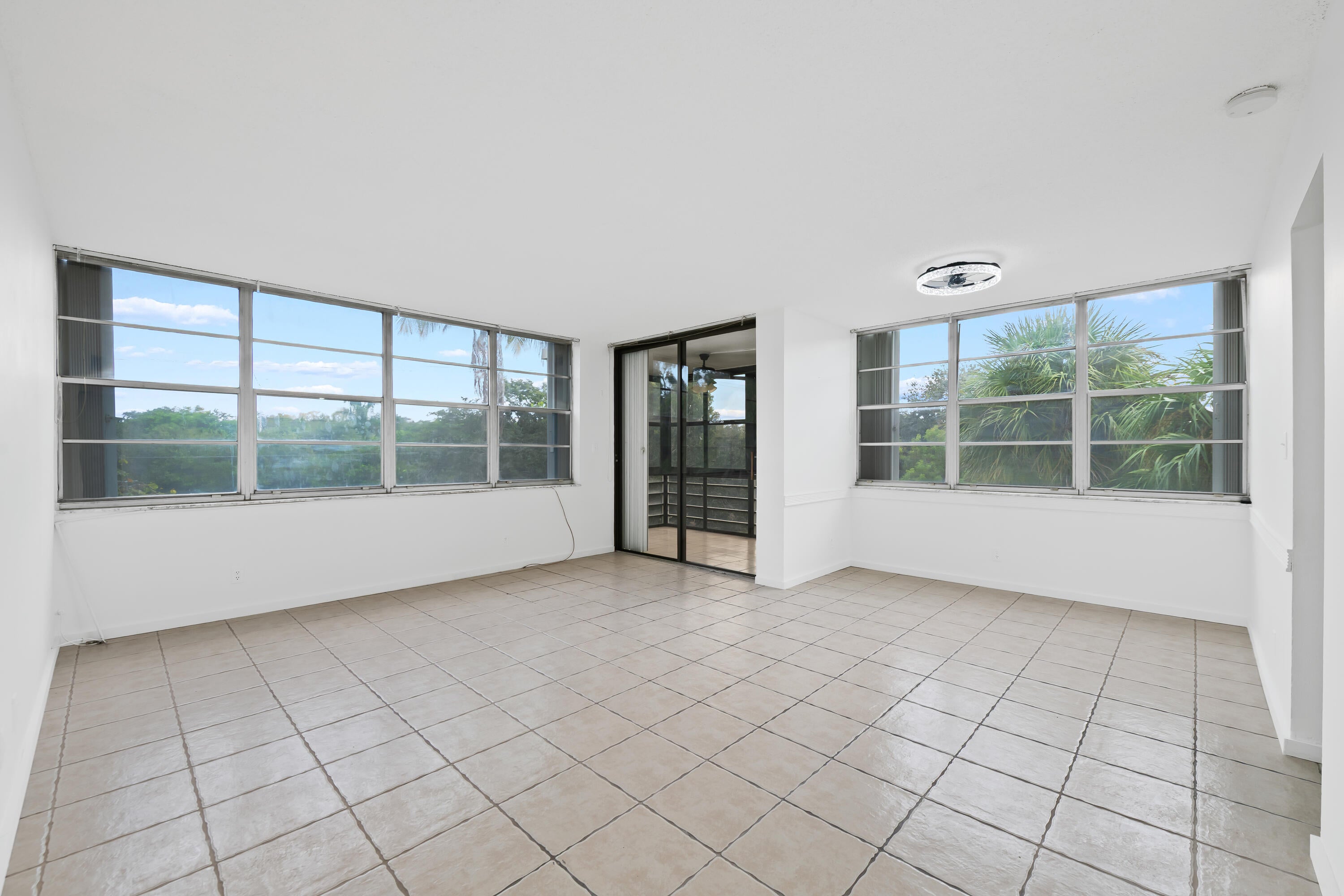 2781 TAFT Street 303