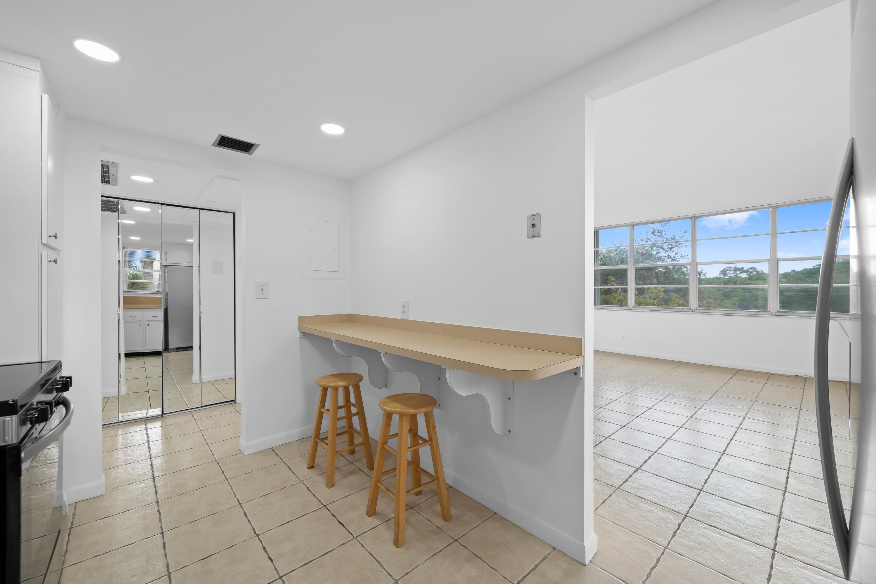 2781 TAFT Street 303