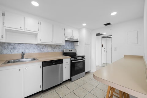 Photo of 2781 TAFT Street #303, Hollywood, FL 33020 (MLS # B26072500)