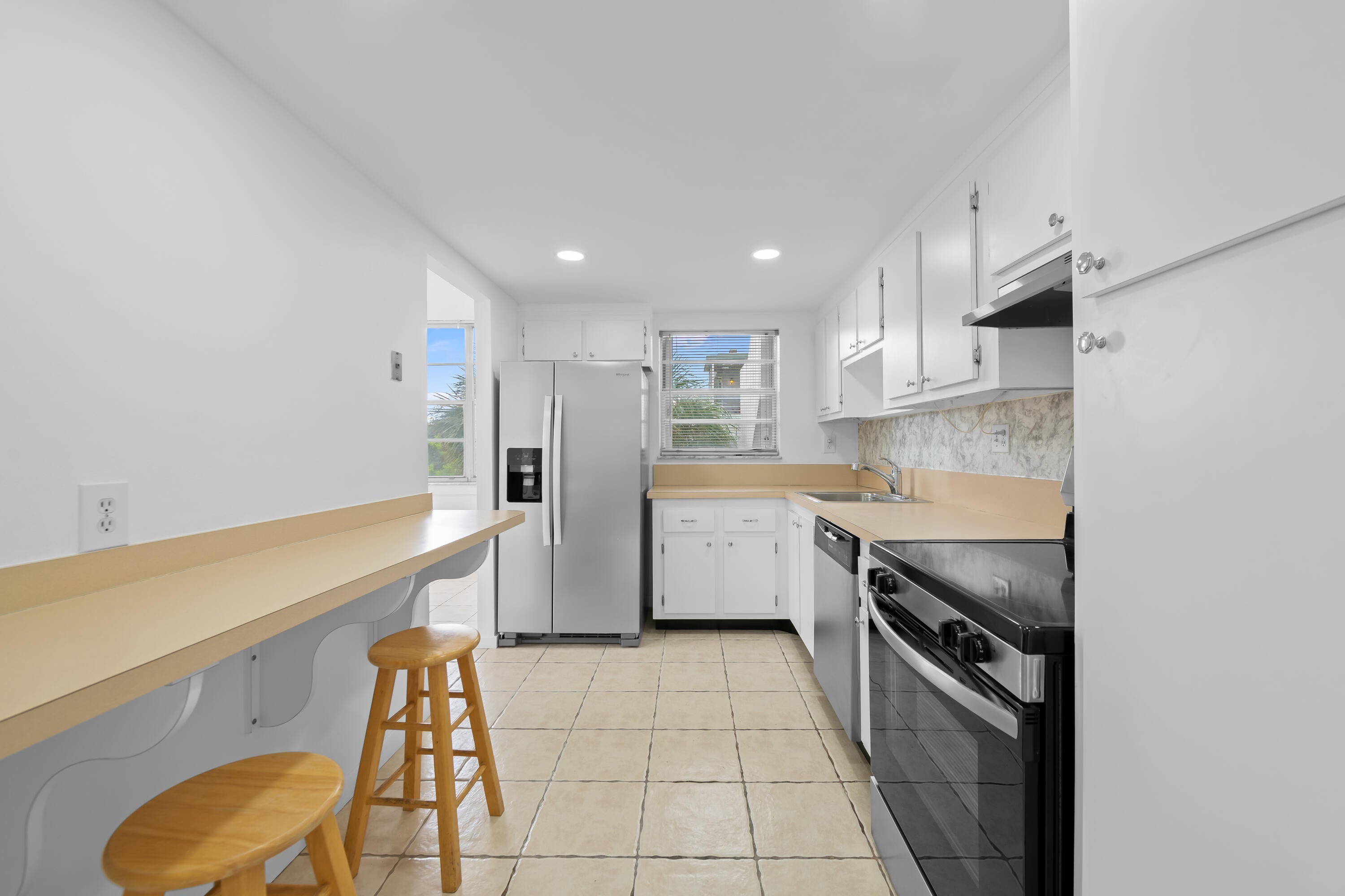 2781 TAFT Street 303
