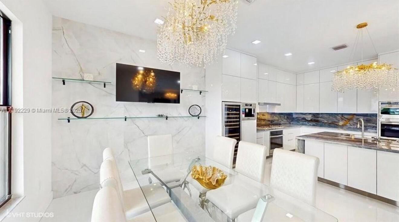 LOTUS PALM - Residential Lease