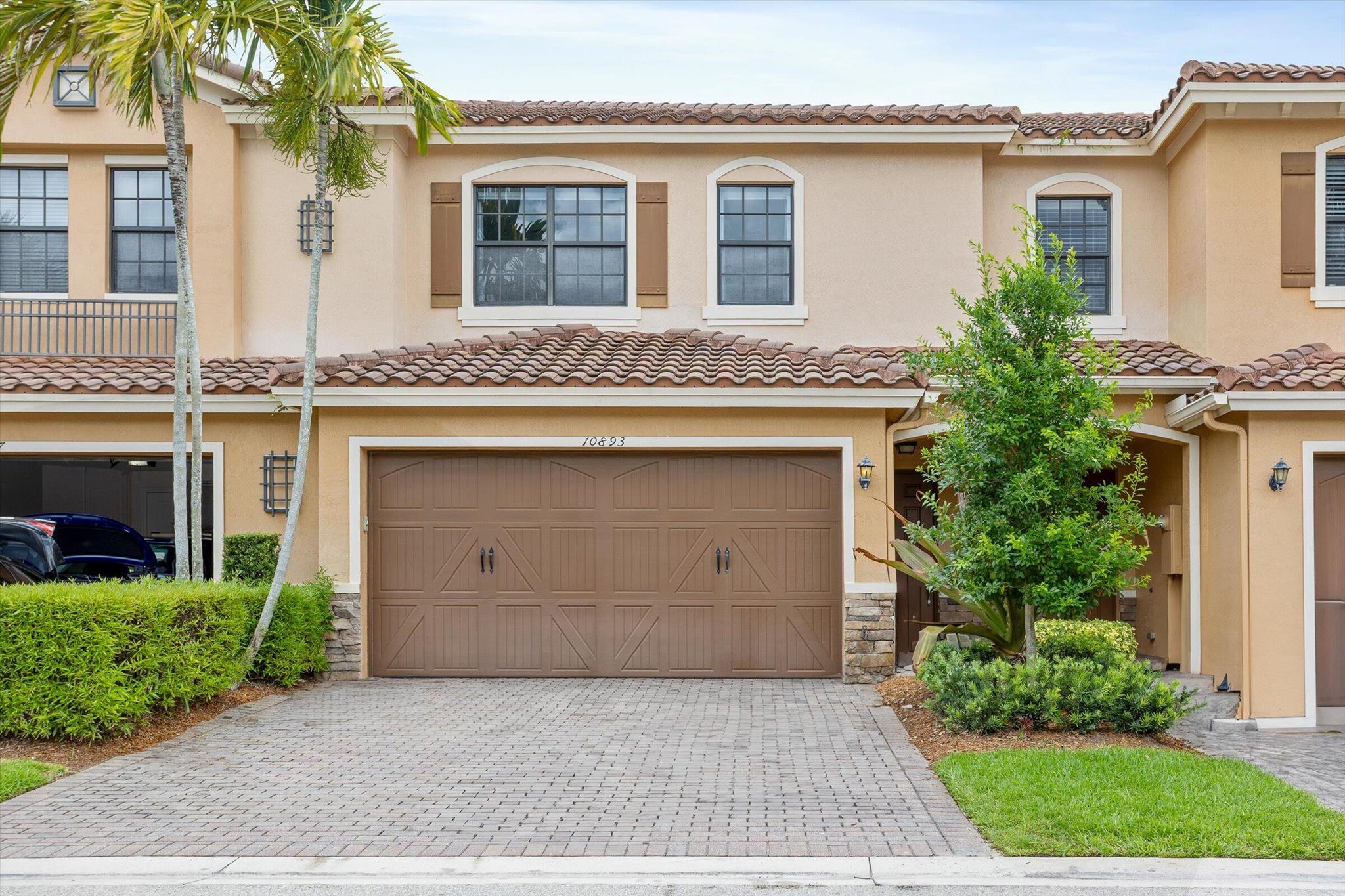 10893 NW 74th Drive