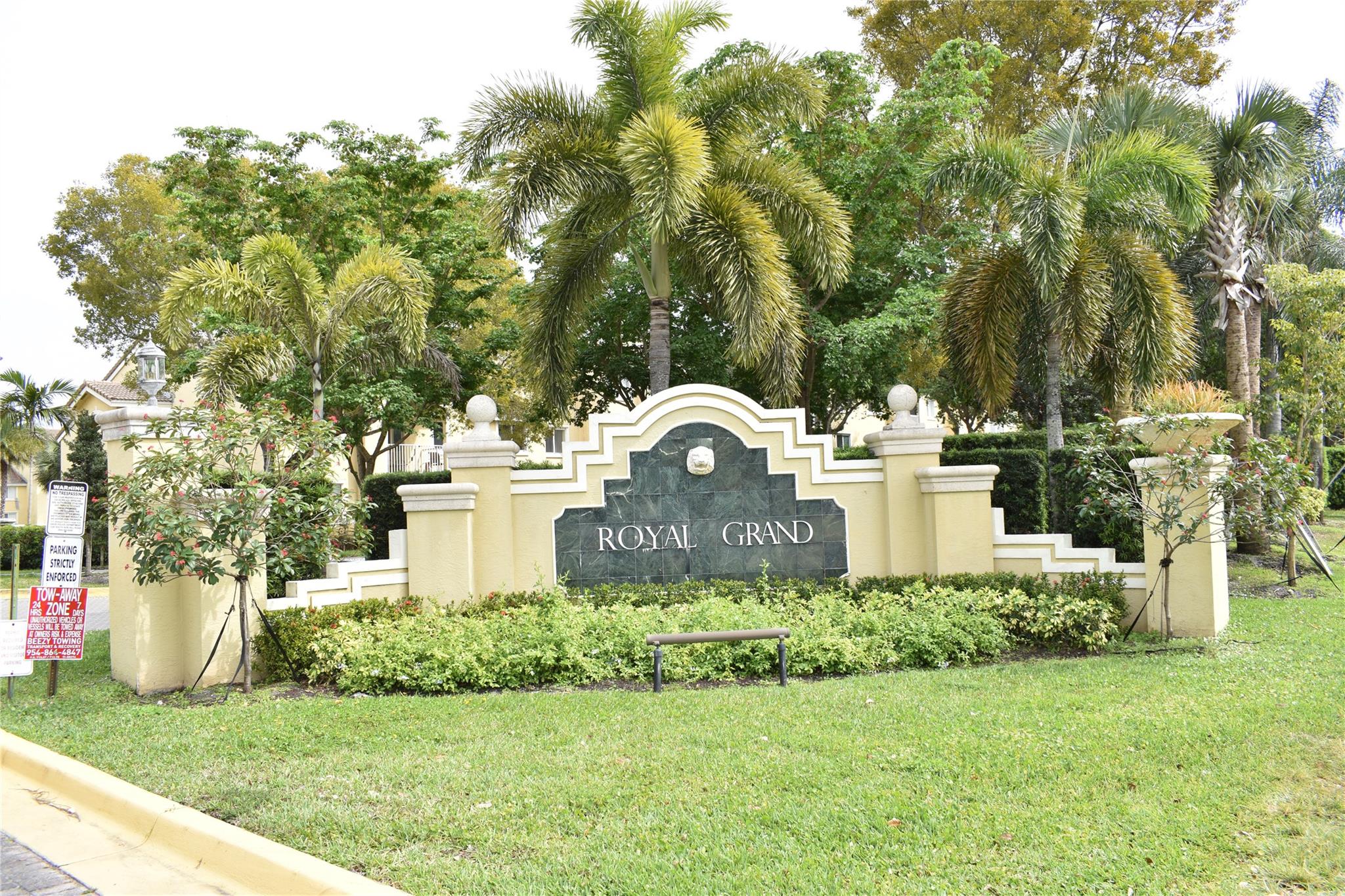 ROYAL GRAND CONDO - Residential
