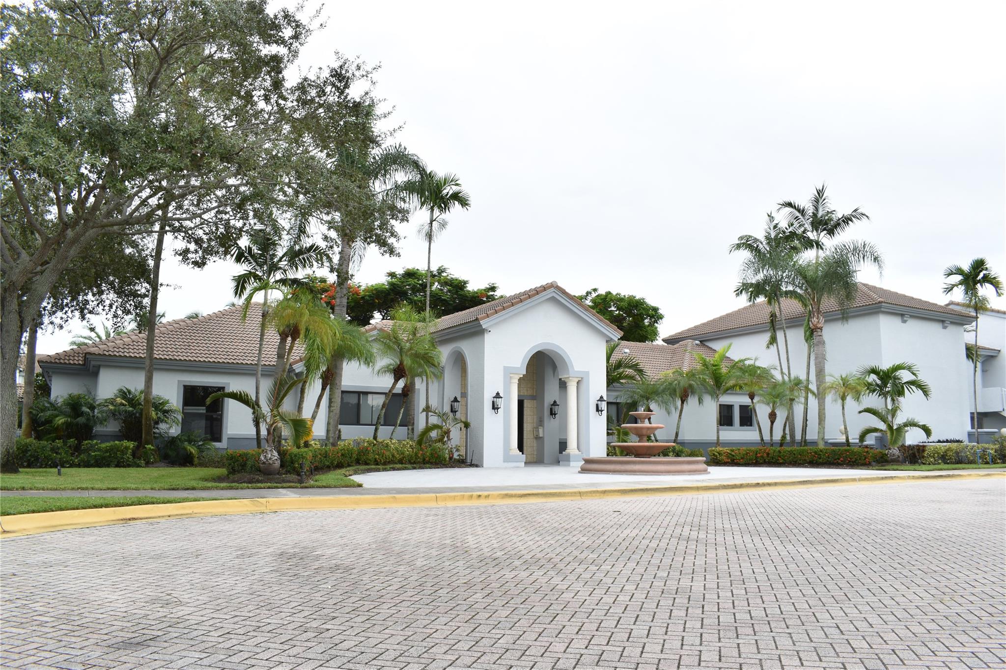 ROYAL GRAND CONDO - Residential