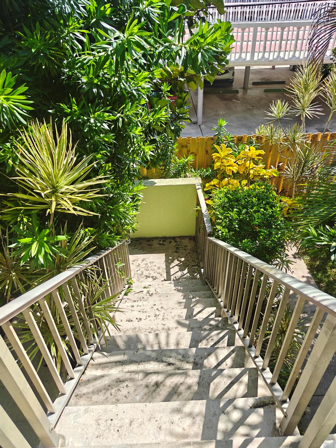 COURTYARD CONDO - Residential Lease