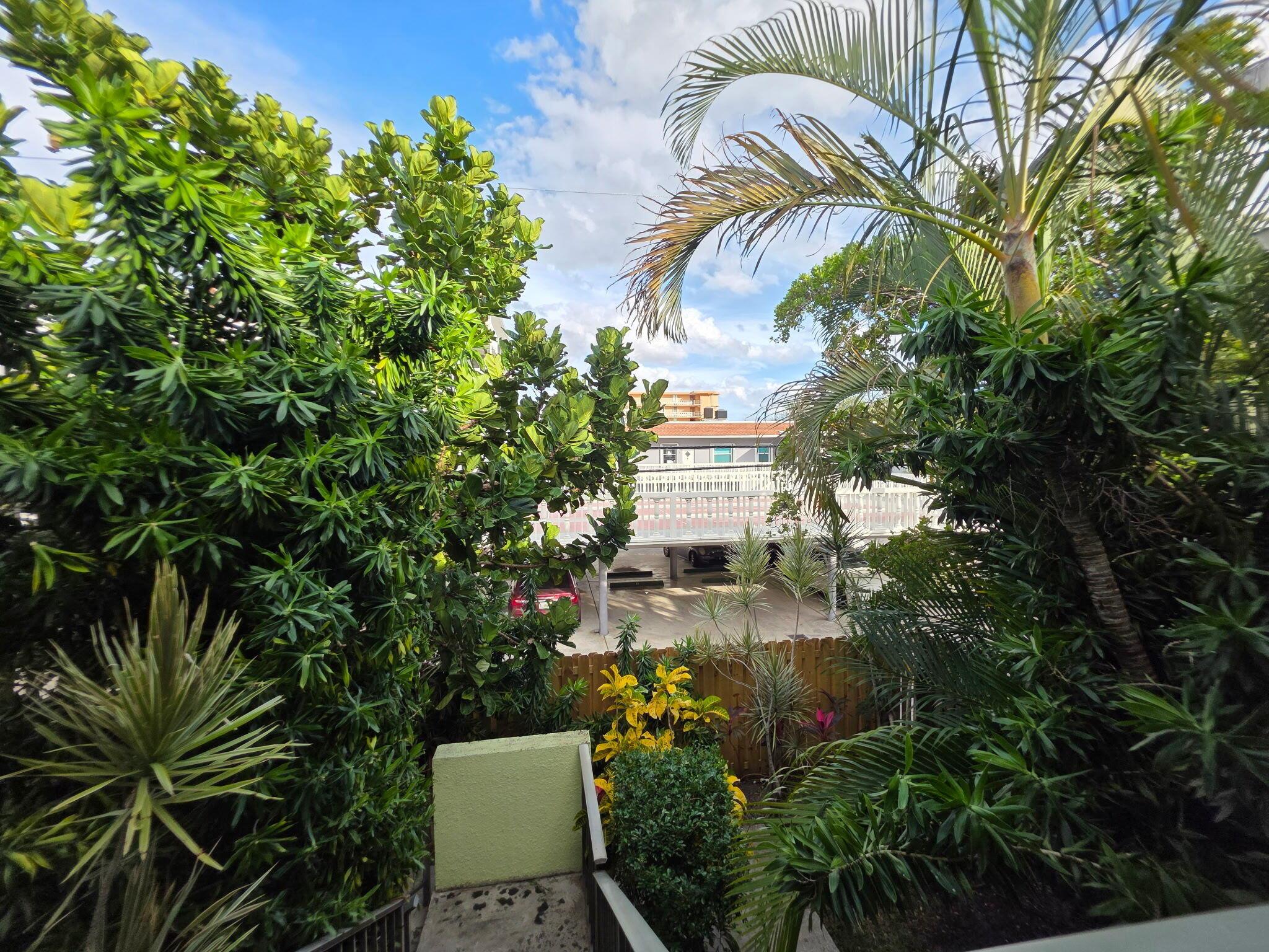 COURTYARD CONDO - Residential Lease