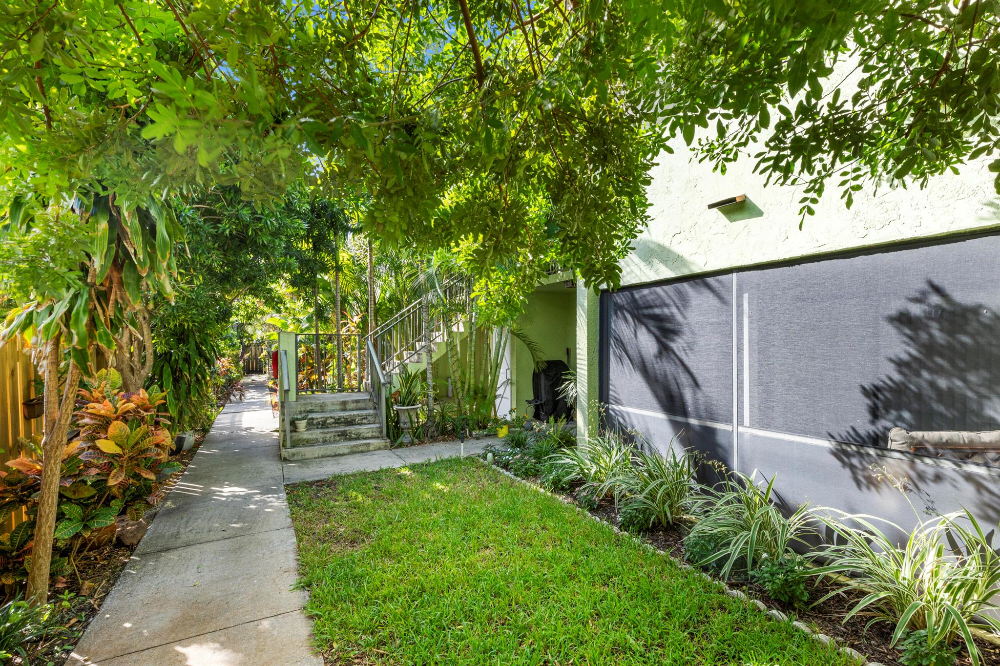 COURTYARD CONDO - Residential Lease