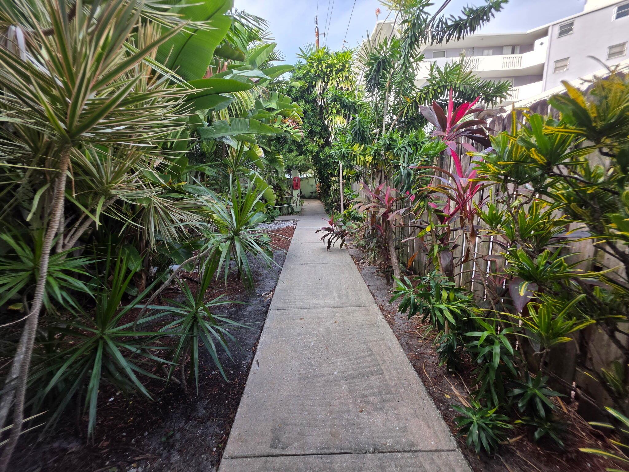 COURTYARD CONDO - Residential Lease