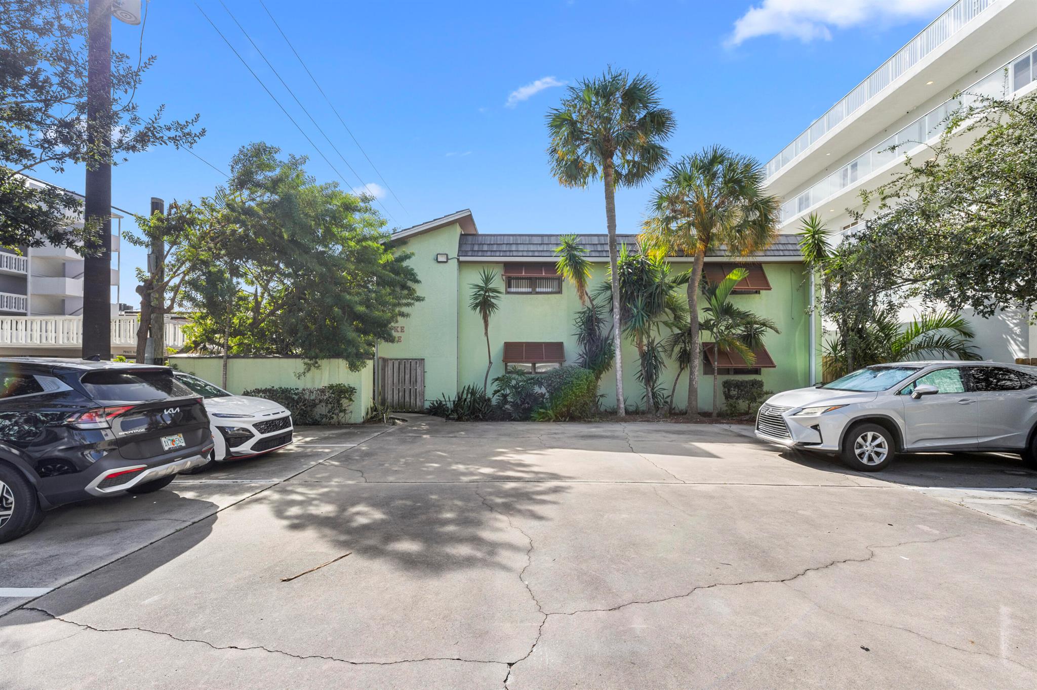 COURTYARD CONDO - Residential Lease