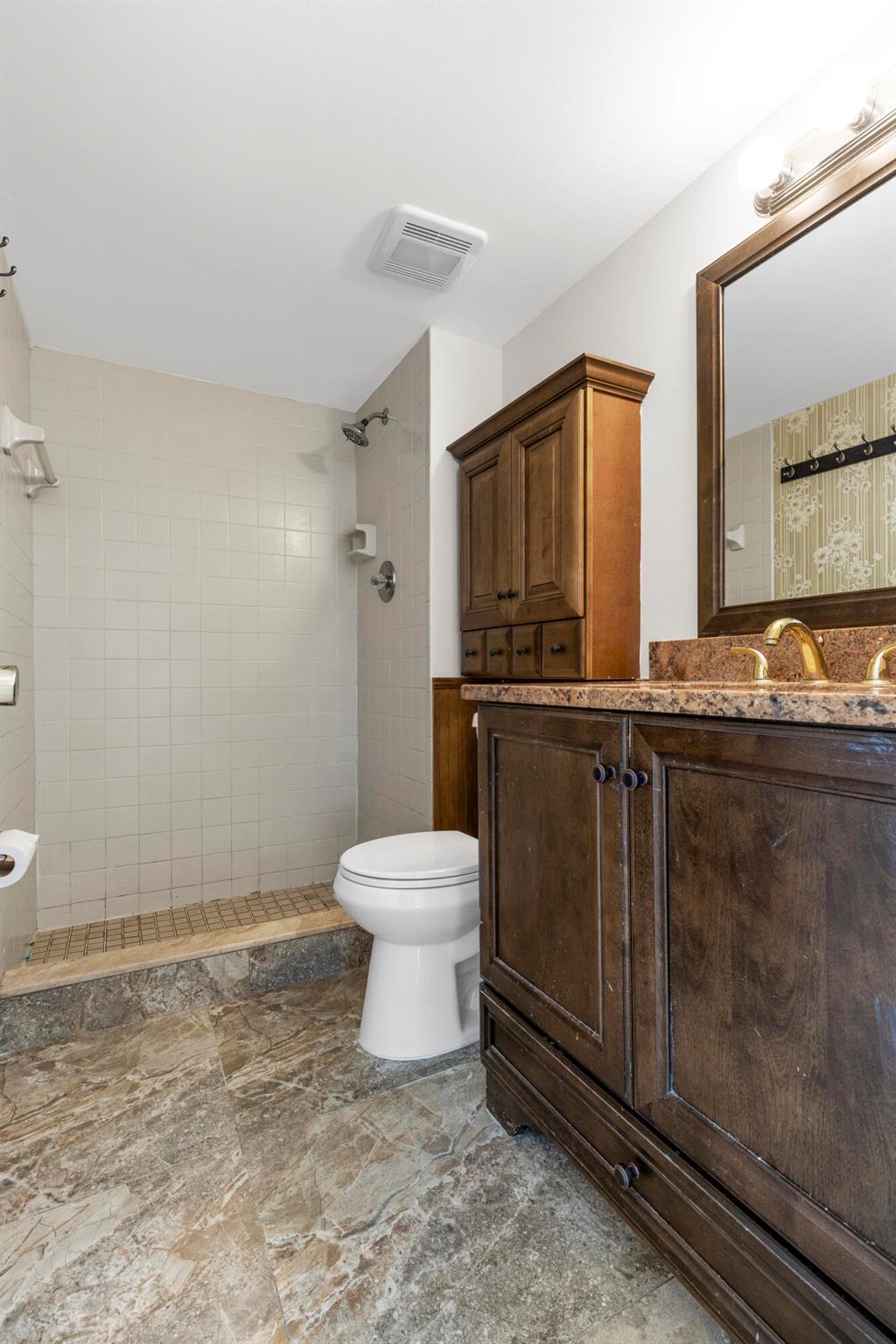 COURTYARD CONDO - Residential Lease