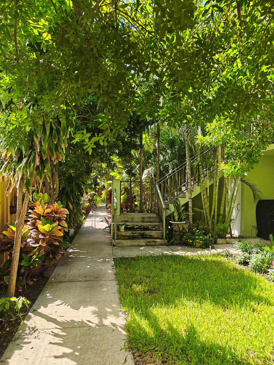 COURTYARD CONDO - Residential Lease