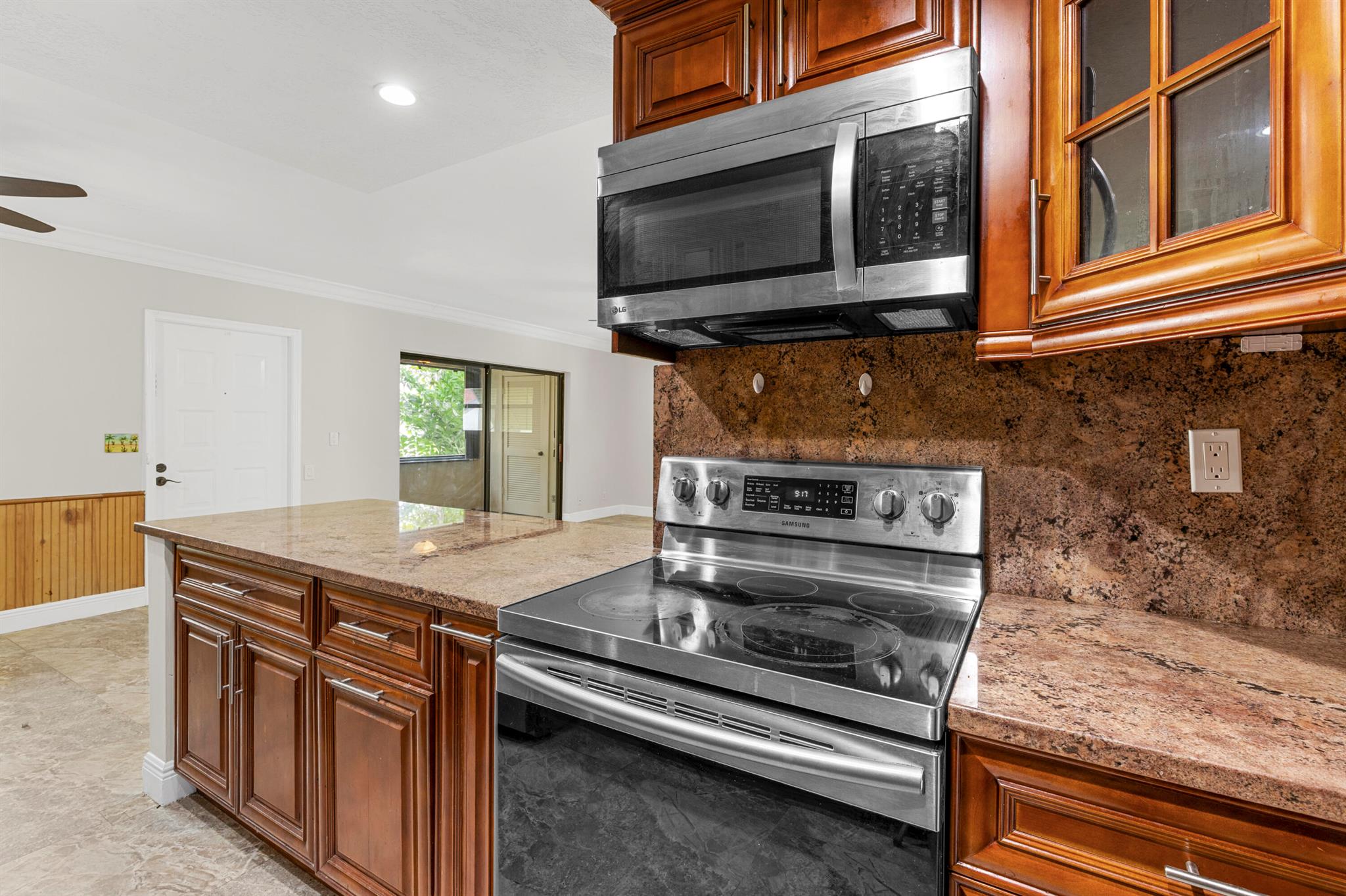 COURTYARD CONDO - Residential Lease